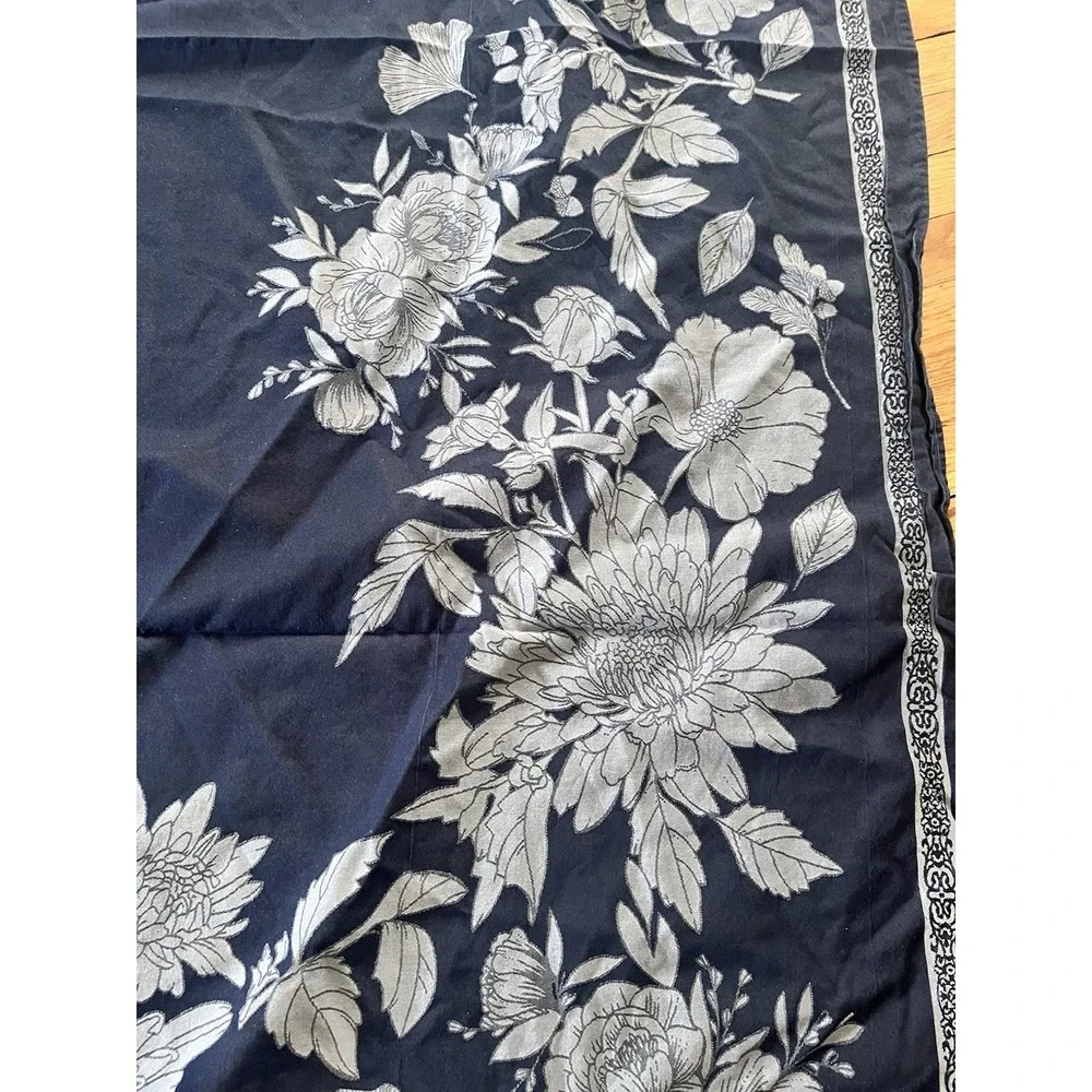 Sur La Table Jacquard Floral Tablecloth Indigo Blue 90 x 90